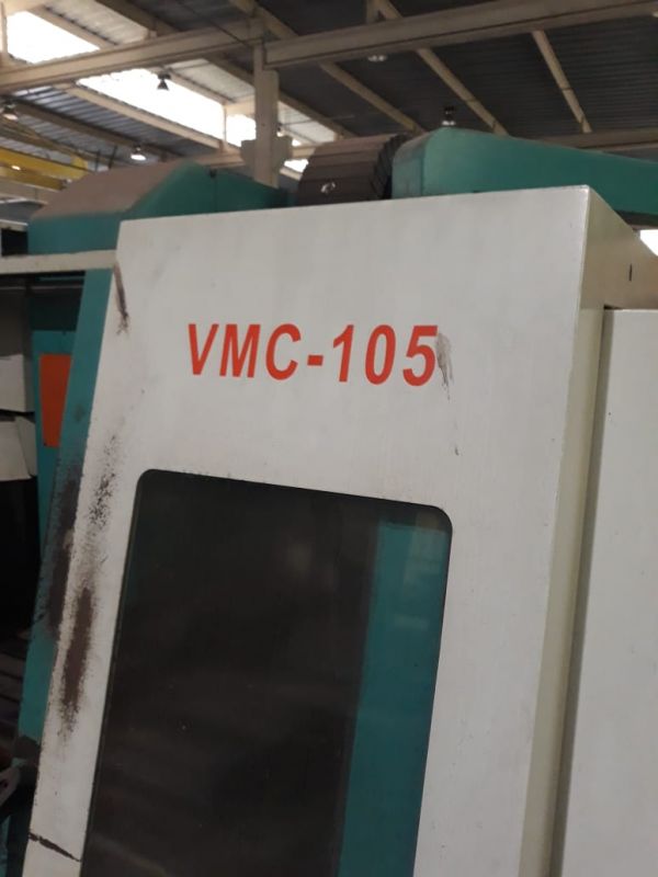 Centro de Usinagem Vertical SINITRON VMC105