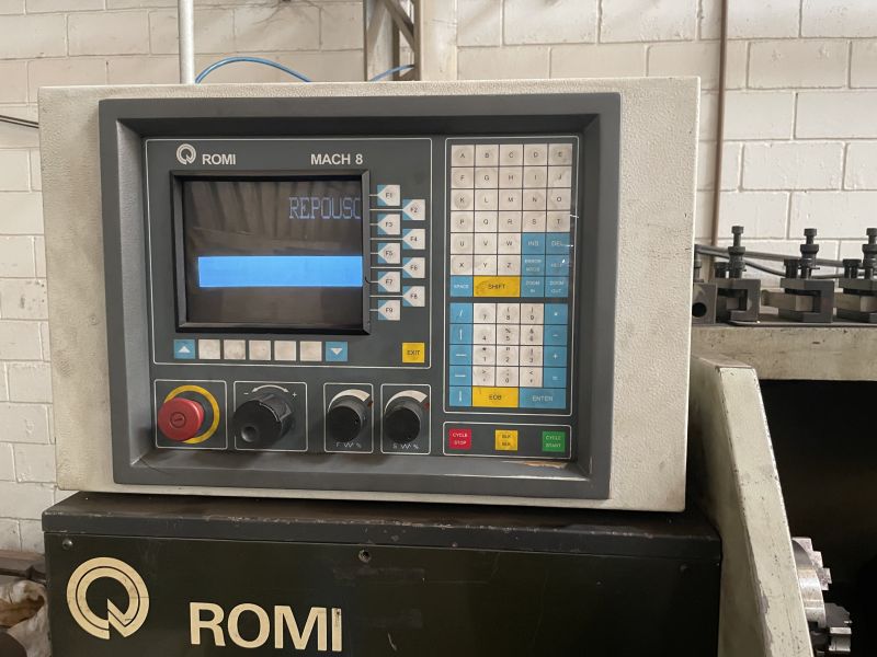 Torno CNC ROMI CENTUR 30RV