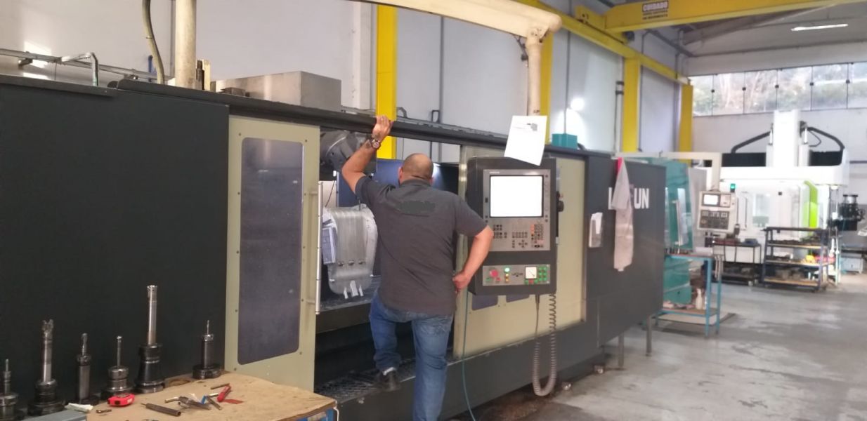 Fresadora banco fixo CNC LAGUN FBF-2600