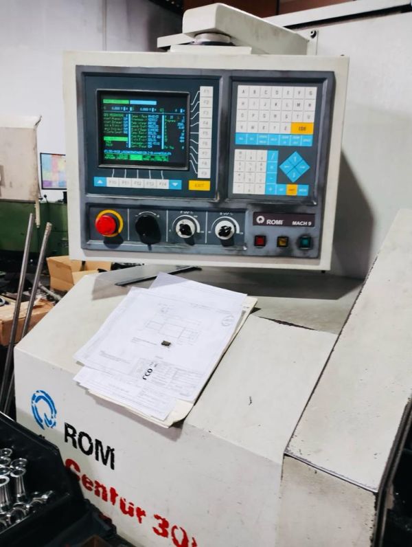 Torno CNC ROMI CENTUR 30D