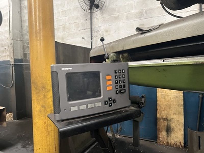 Mandrilhadora Universal TOS W100