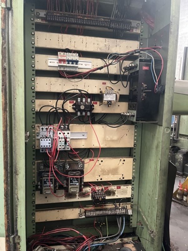 Mandrilhadora Universal TOS W100