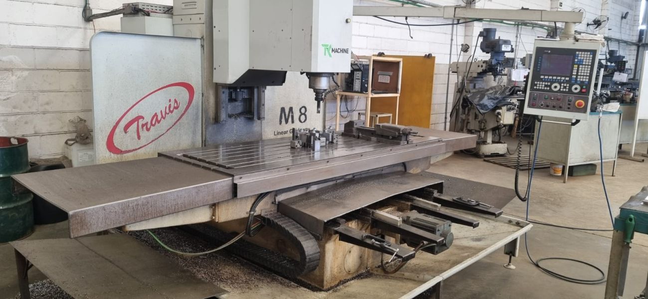 Fresadora CNC TRAVIS M8