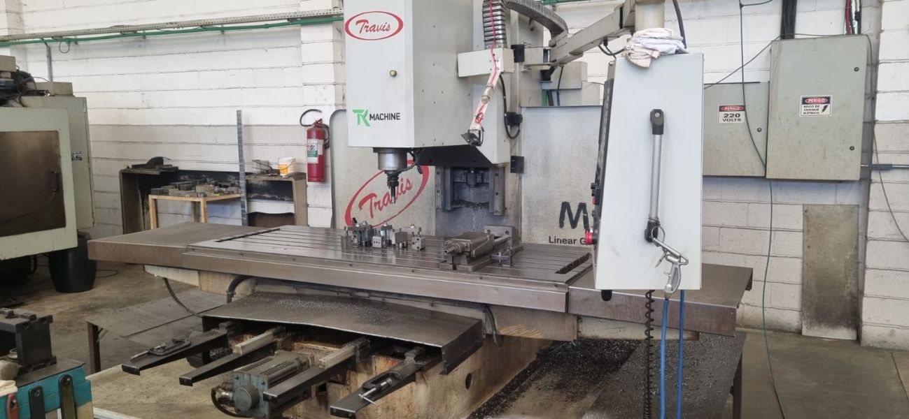 Fresadora CNC TRAVIS M8