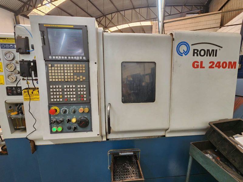 Torno CNC ROMI GL240M