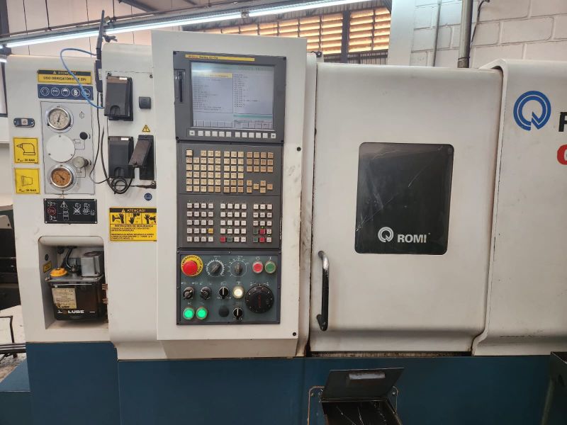 Torno CNC ROMI GL240M