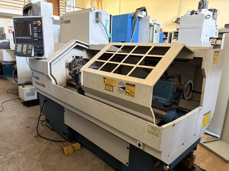 Torno CNC ROMI CENTUR 30D