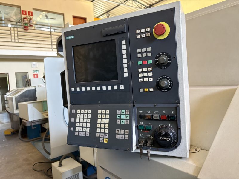 Torno CNC ROMI CENTUR 30D