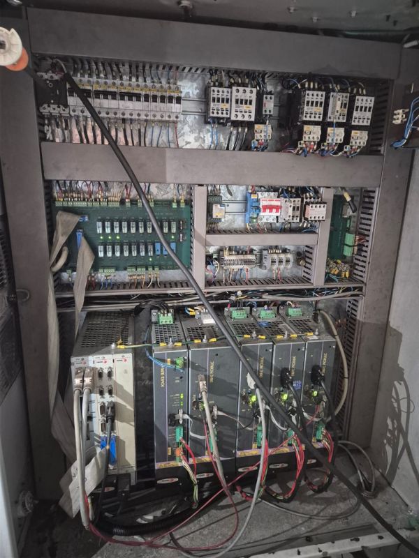 Centro de Usinagem Vertical TRAVIS M1000