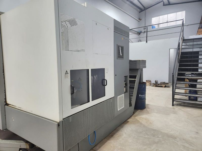 Centro de Usinagem Vertical DECKEL MAHO DMC 104V LINEAR