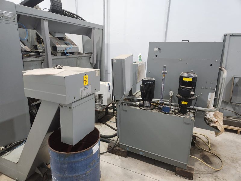 Centro de Usinagem Vertical DECKEL MAHO DMC 104V LINEAR