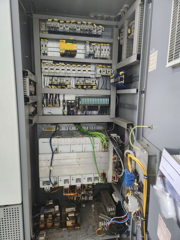 Centro de Usinagem Vertical DECKEL MAHO DMC 104V LINEAR