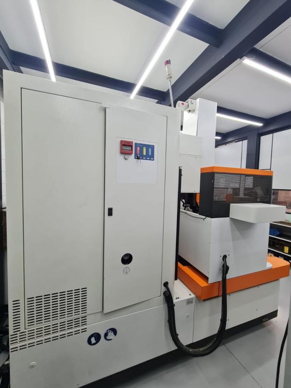 Eletroerosão por Penetração CNC CHARMILLES FORM E 600