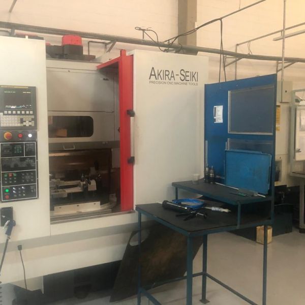 Centro de Usinagem Vertical AKIRA-SEIKI A-650 – Duplo Pallet