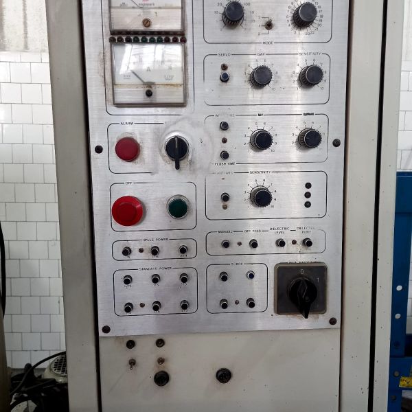 Eletroerosão por Penetração ENGESPARK EDM-200 MXE