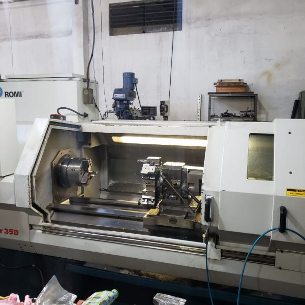 Torno CNC ROMI CENTUR 35D