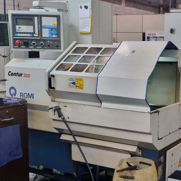 Torno CNC ROMI CENTUR 30D