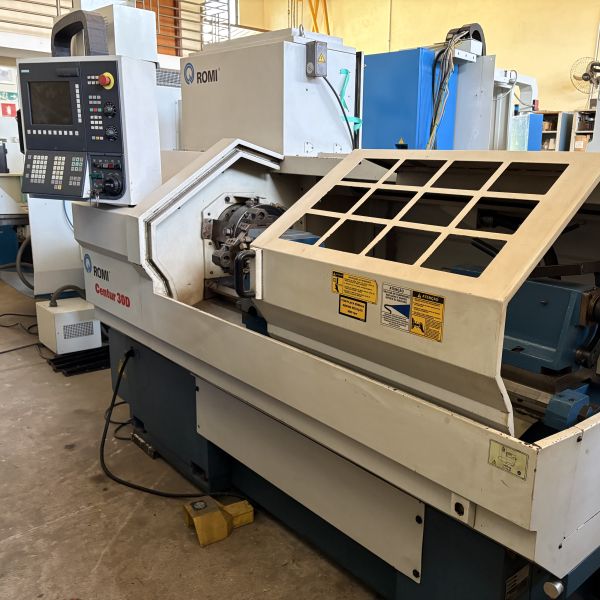 Torno CNC ROMI CENTUR 30D