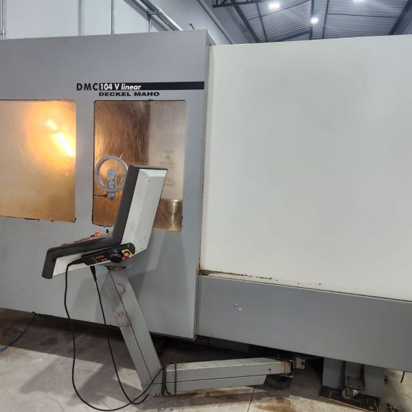 Centro de Usinagem Vertical DECKEL MAHO DMC 104V LINEAR